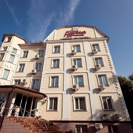 Kurmet Hotel Уралск Екстериор снимка