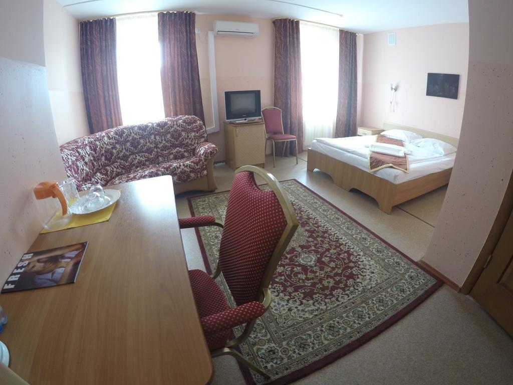 Kurmet Hotel Уралск Стая снимка
