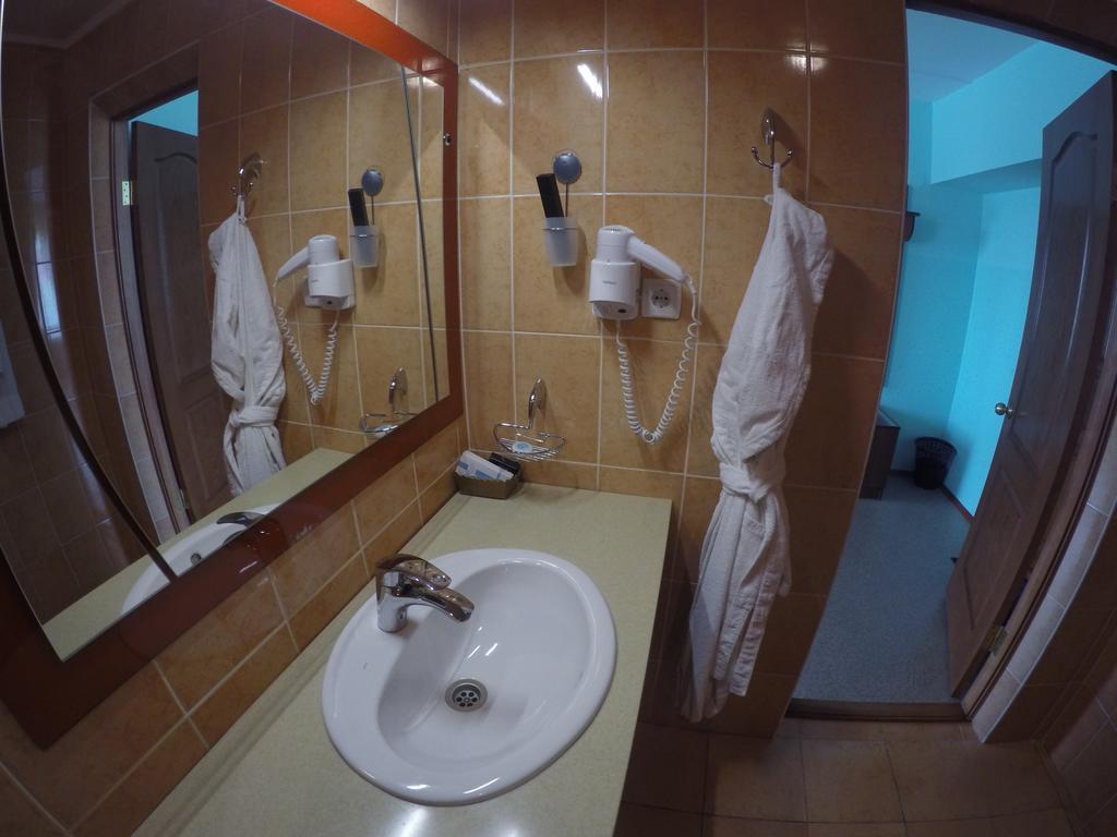 Kurmet Hotel Уралск Стая снимка
