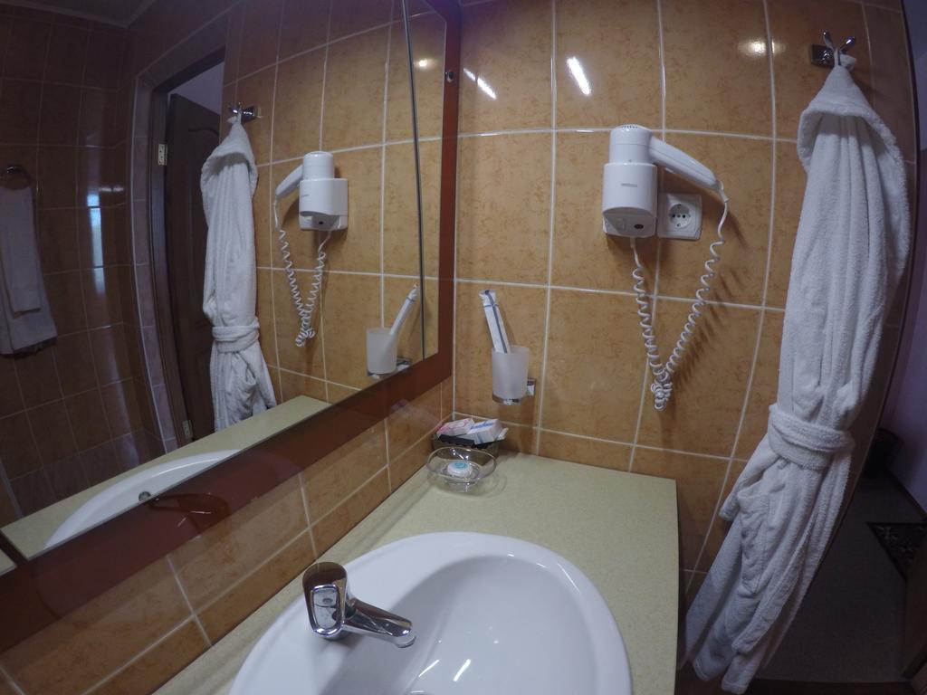 Kurmet Hotel Уралск Стая снимка