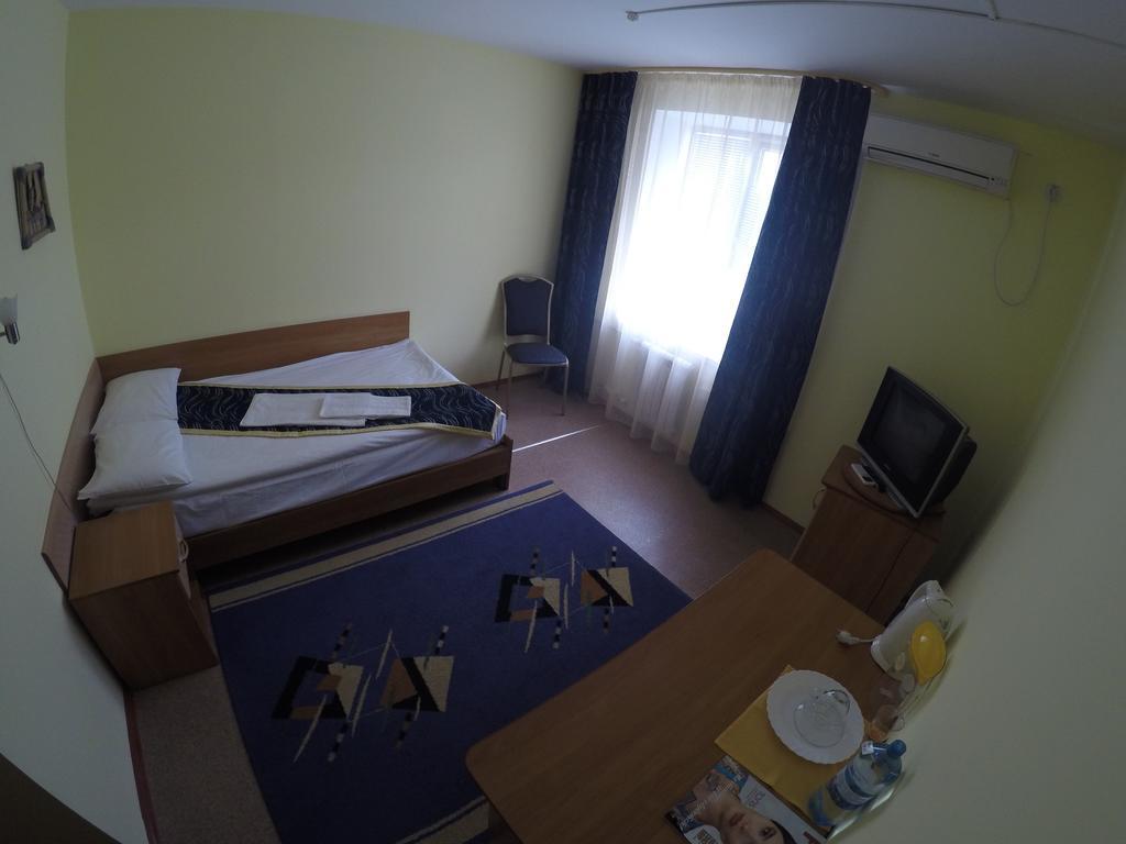 Kurmet Hotel Уралск Стая снимка