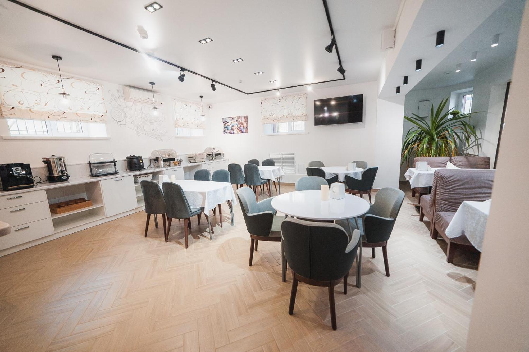 Kurmet Hotel Уралск Екстериор снимка