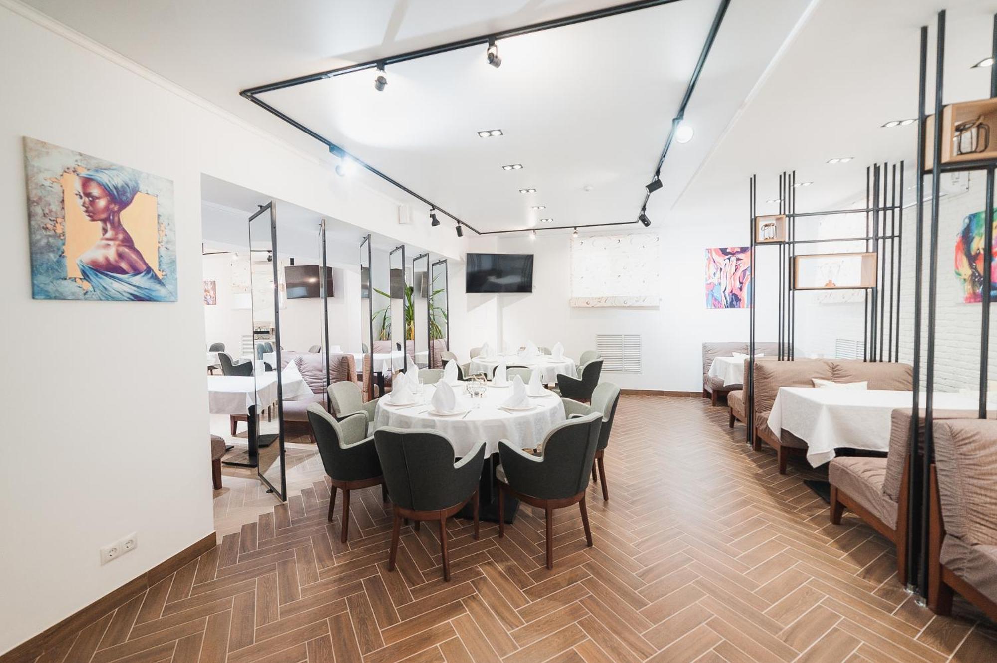 Kurmet Hotel Уралск Екстериор снимка