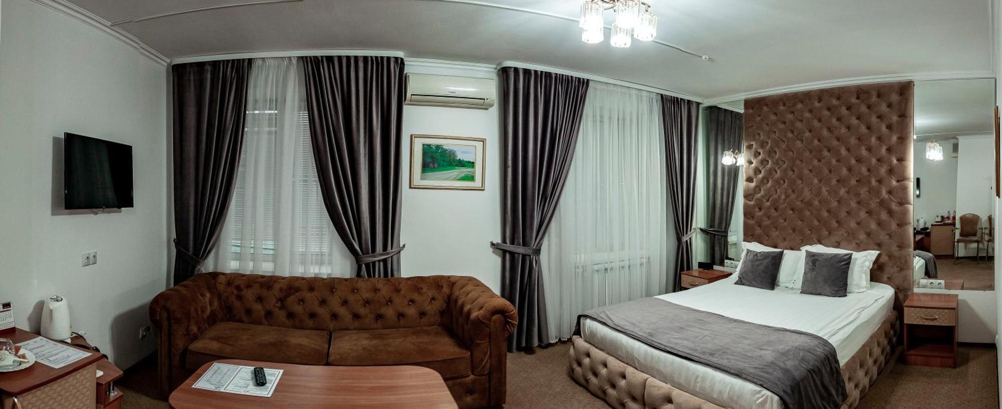 Kurmet Hotel Уралск Екстериор снимка