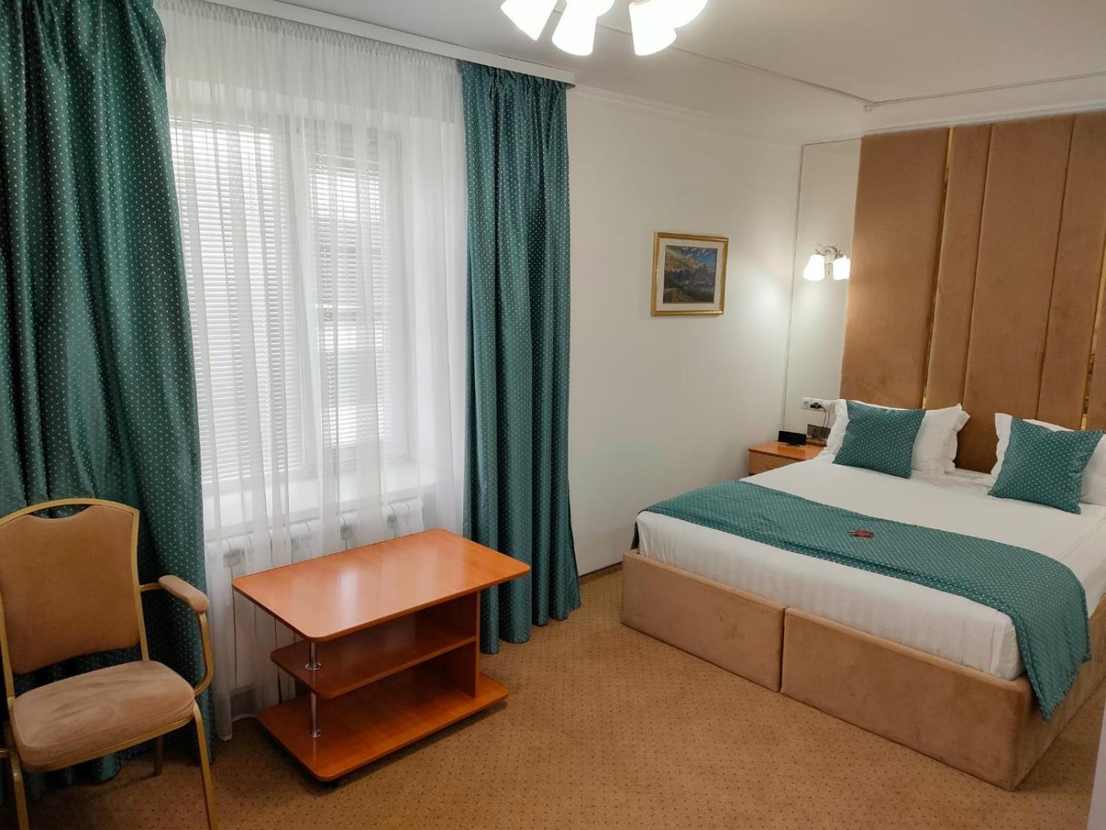 Kurmet Hotel Уралск Екстериор снимка