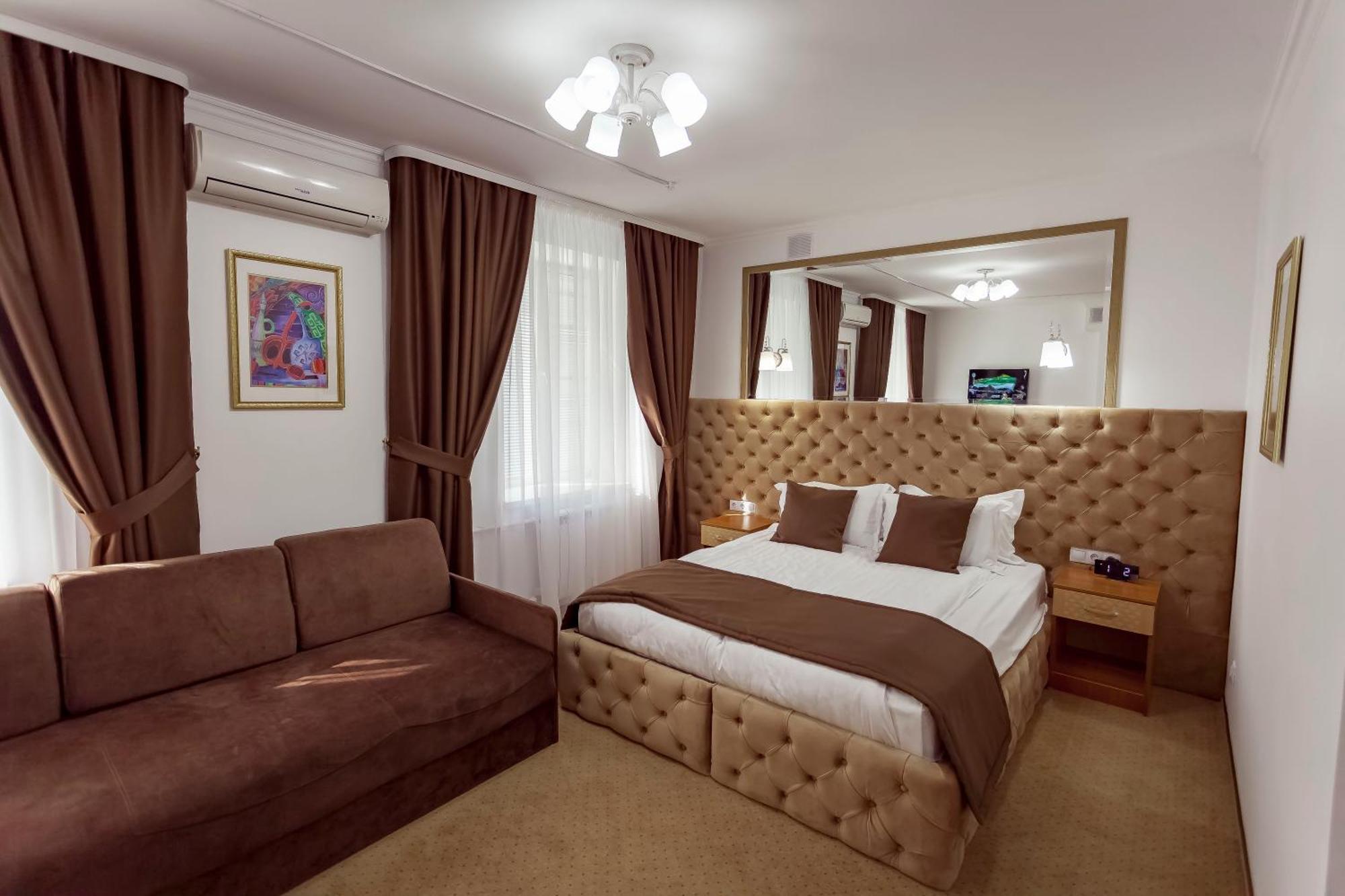 Kurmet Hotel Уралск Екстериор снимка