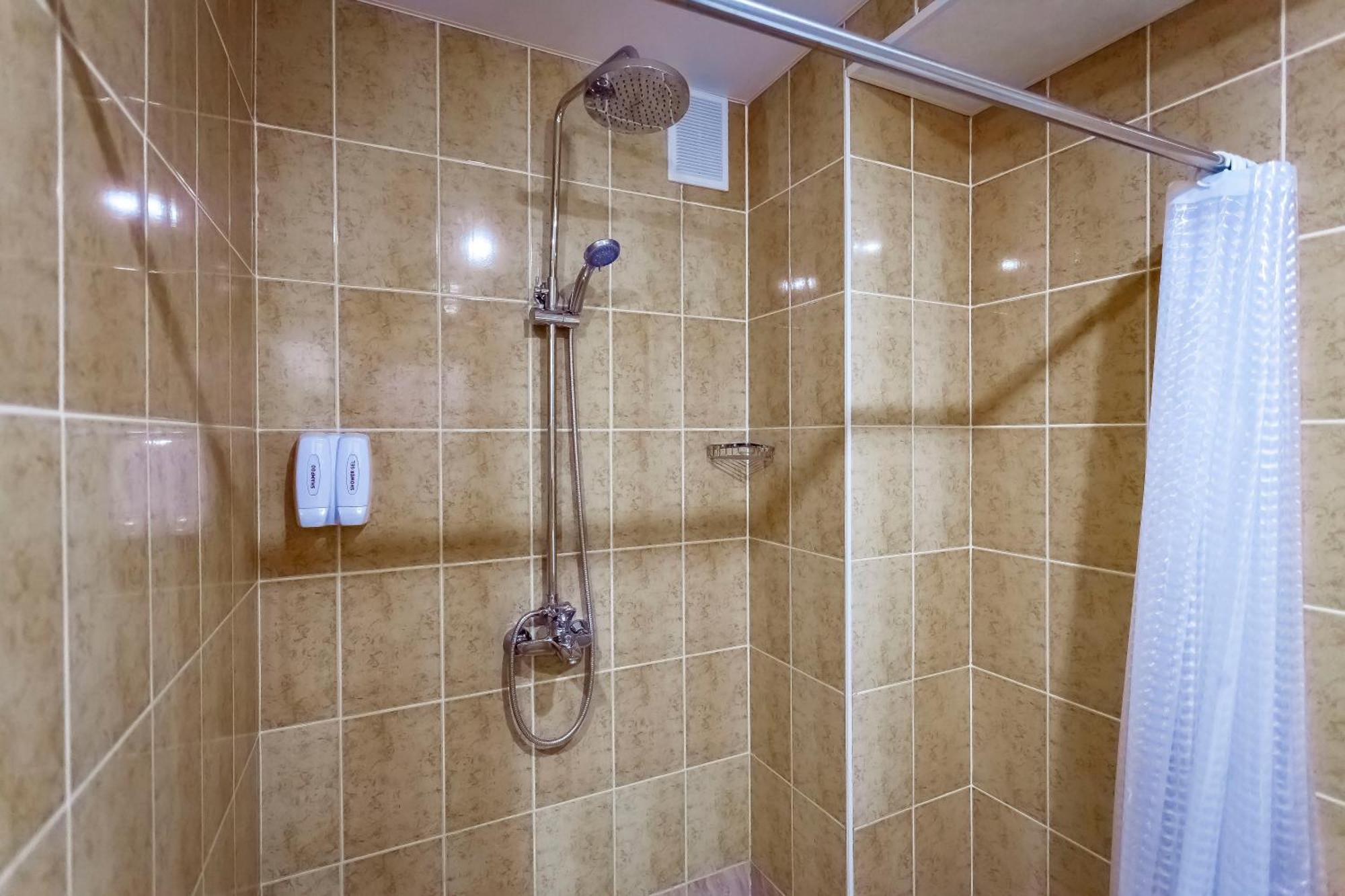 Kurmet Hotel Уралск Екстериор снимка