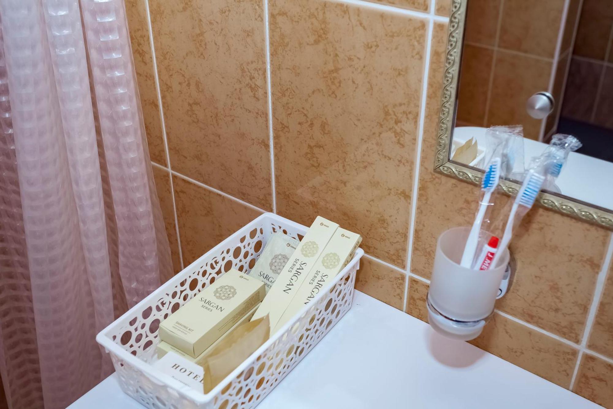 Kurmet Hotel Уралск Екстериор снимка