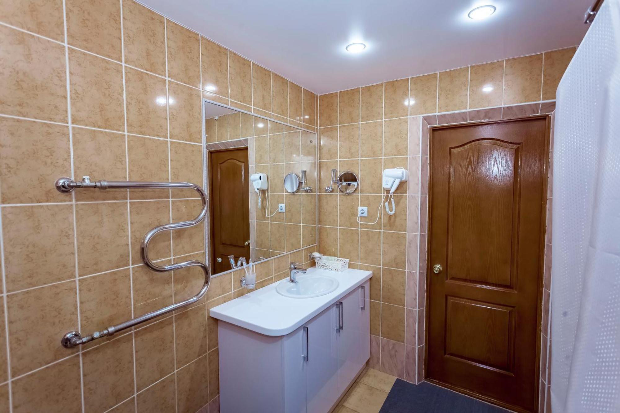 Kurmet Hotel Уралск Екстериор снимка
