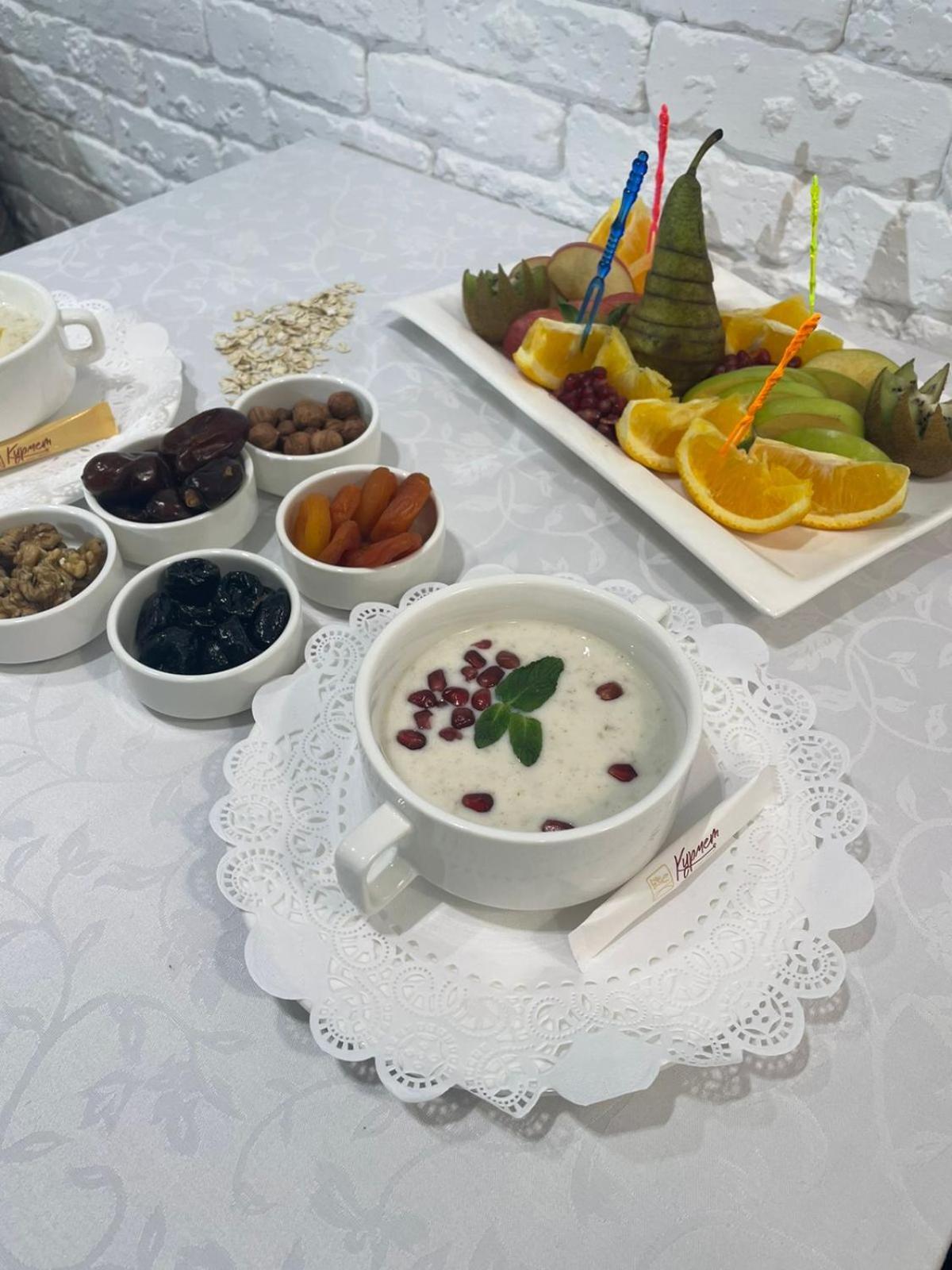 Kurmet Hotel Уралск Екстериор снимка