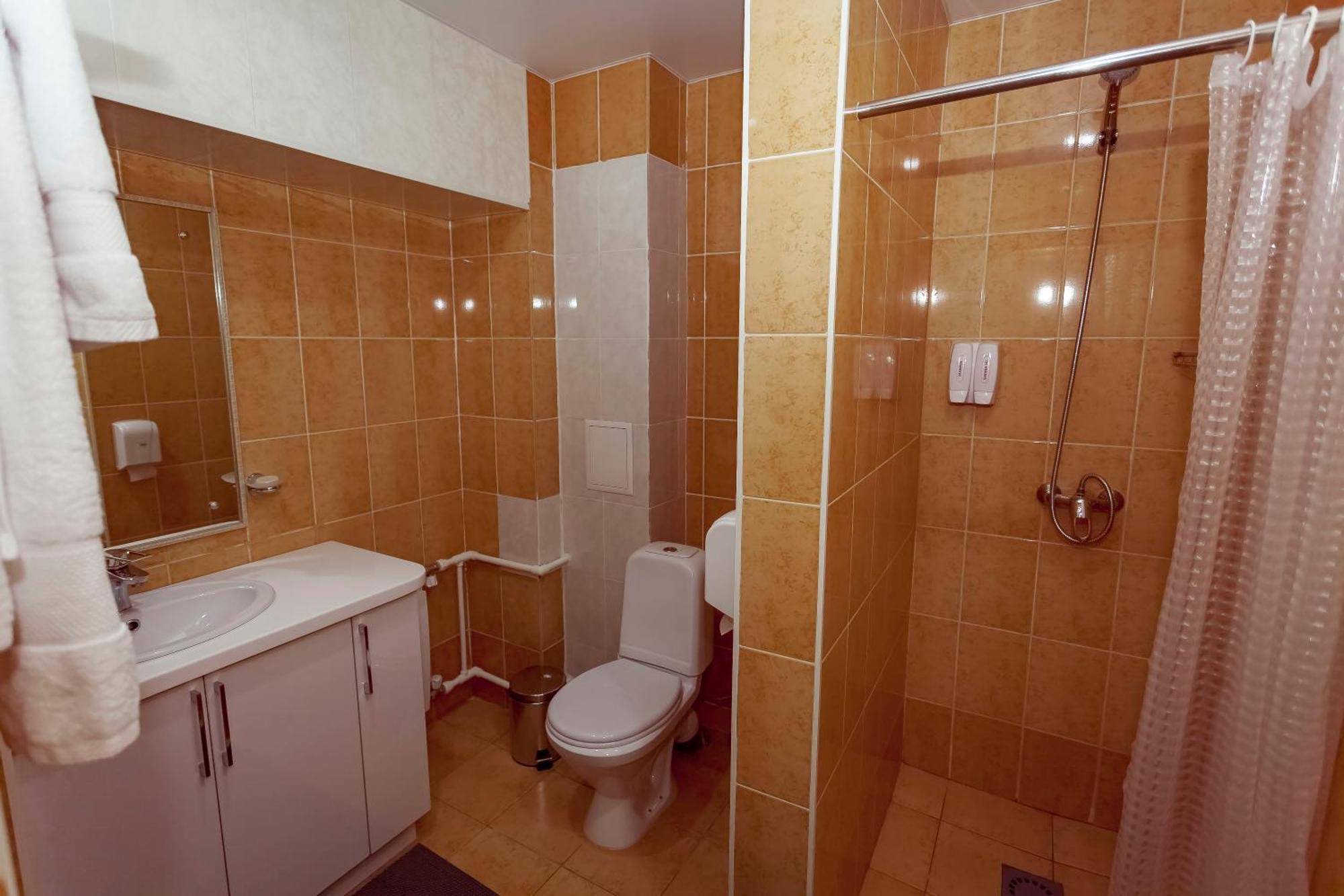 Kurmet Hotel Уралск Екстериор снимка