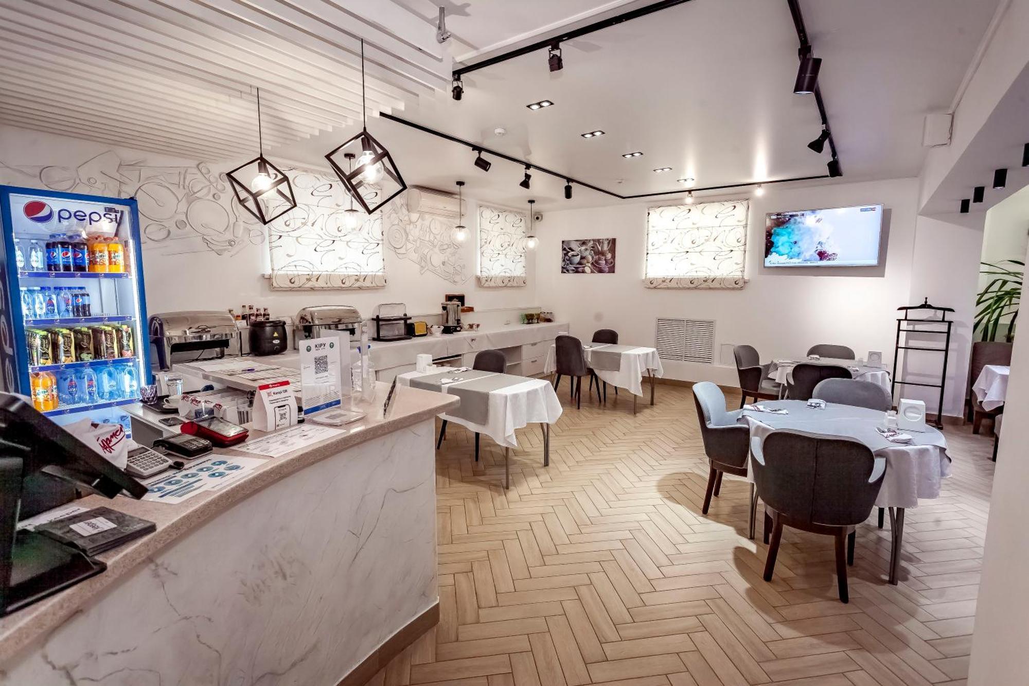Kurmet Hotel Уралск Екстериор снимка