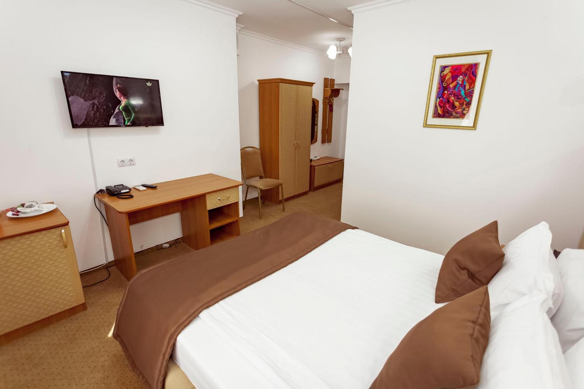 Kurmet Hotel Уралск Екстериор снимка