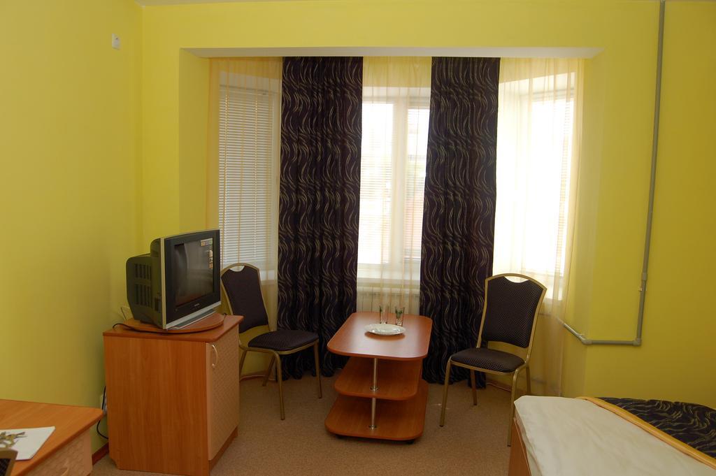 Kurmet Hotel Уралск Екстериор снимка