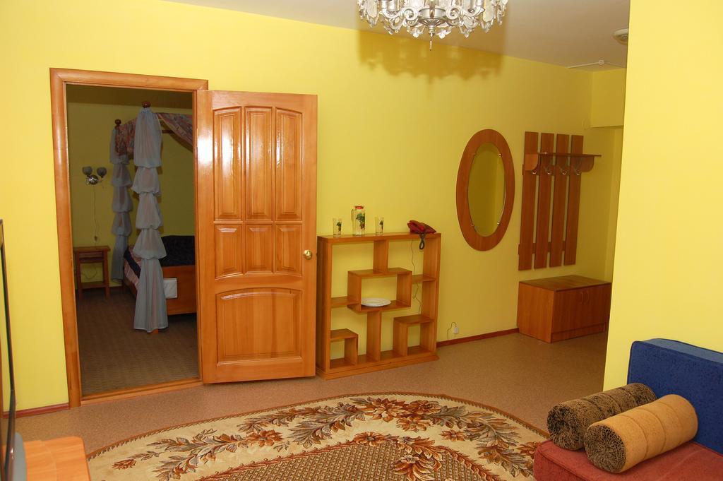 Kurmet Hotel Уралск Екстериор снимка