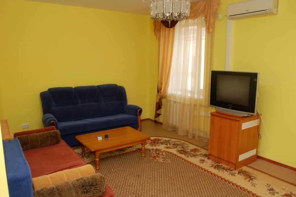 Kurmet Hotel Уралск Екстериор снимка
