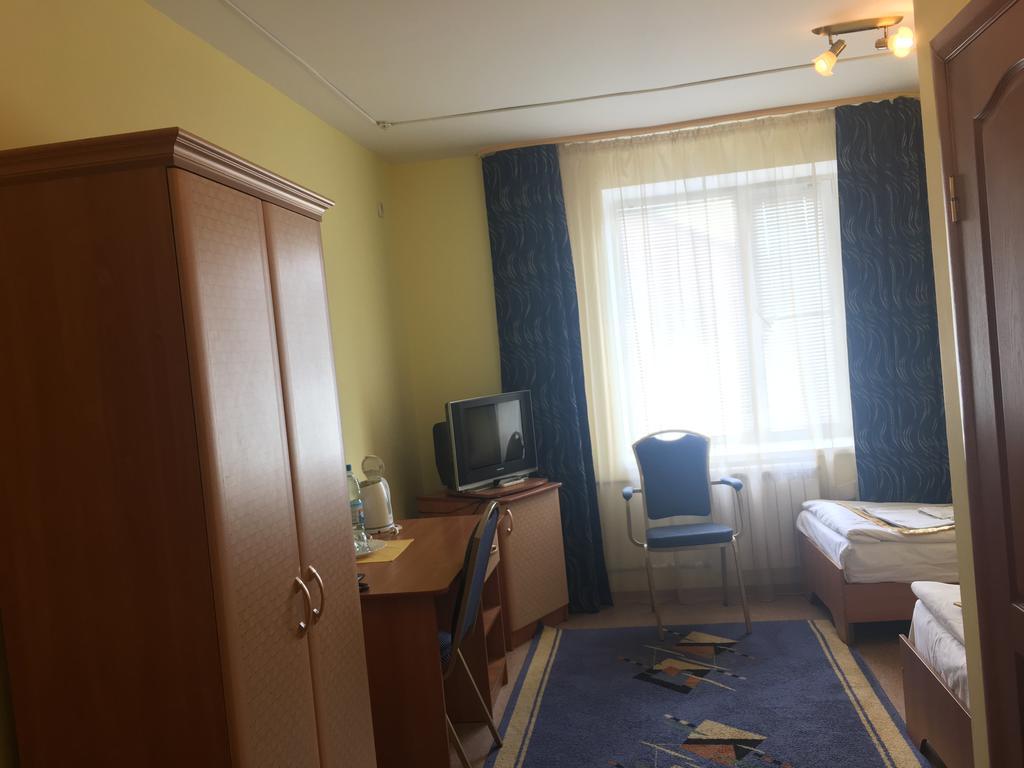 Kurmet Hotel Уралск Екстериор снимка