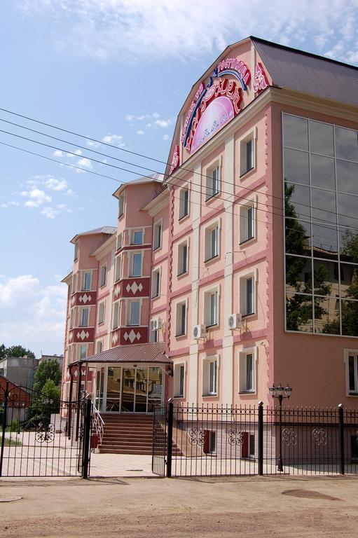 Kurmet Hotel Уралск Екстериор снимка